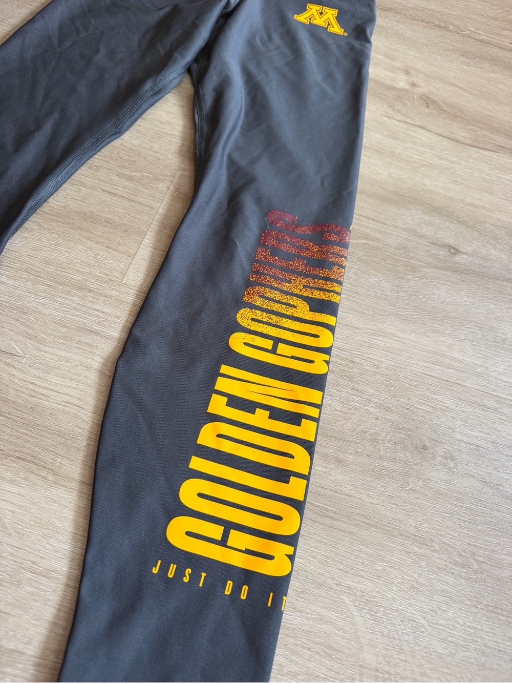Nike Dri-Fit Minnesota Golden Gophers Gray Leggings Size Small NCAA - Picture 2 of 7